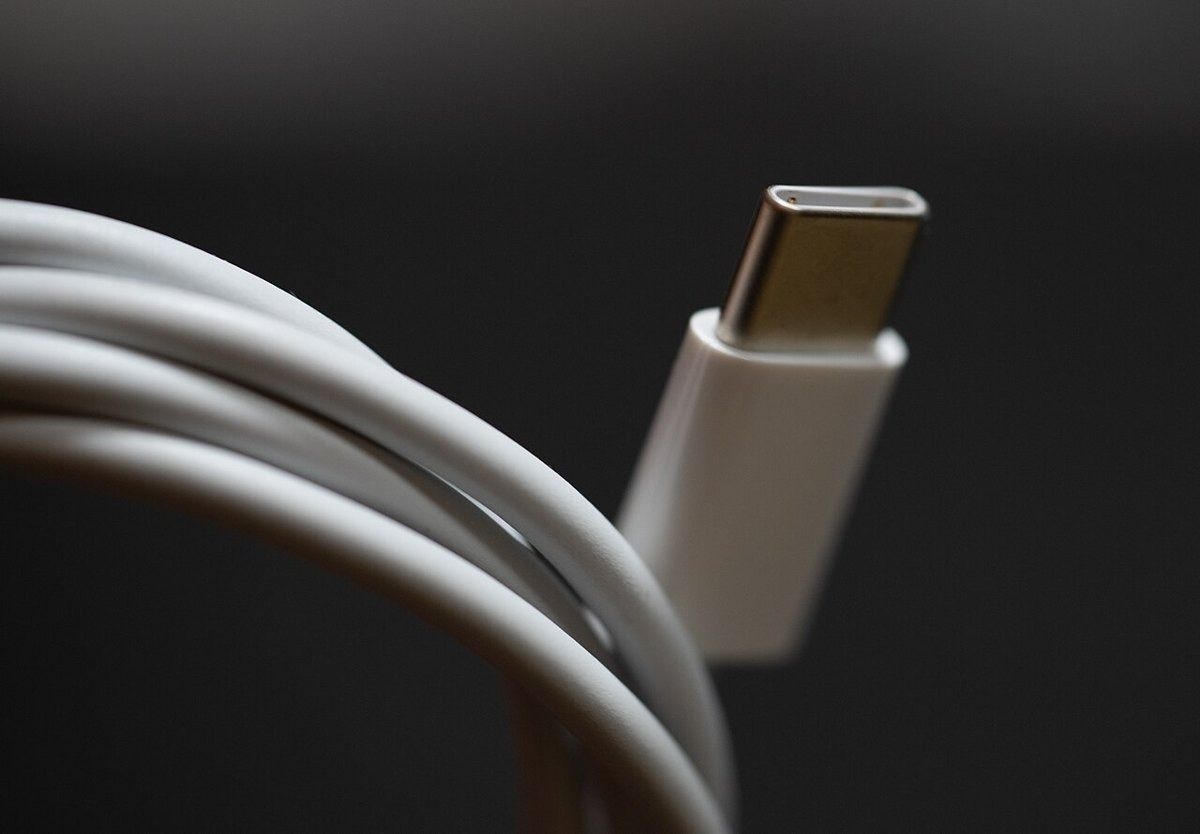 65W GaN charger — photo 3 of 3