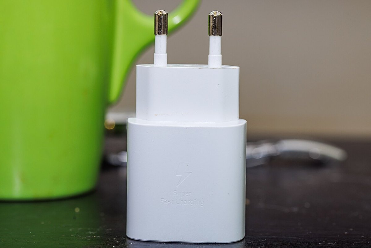 65W GaN charger — photo 2 of 3