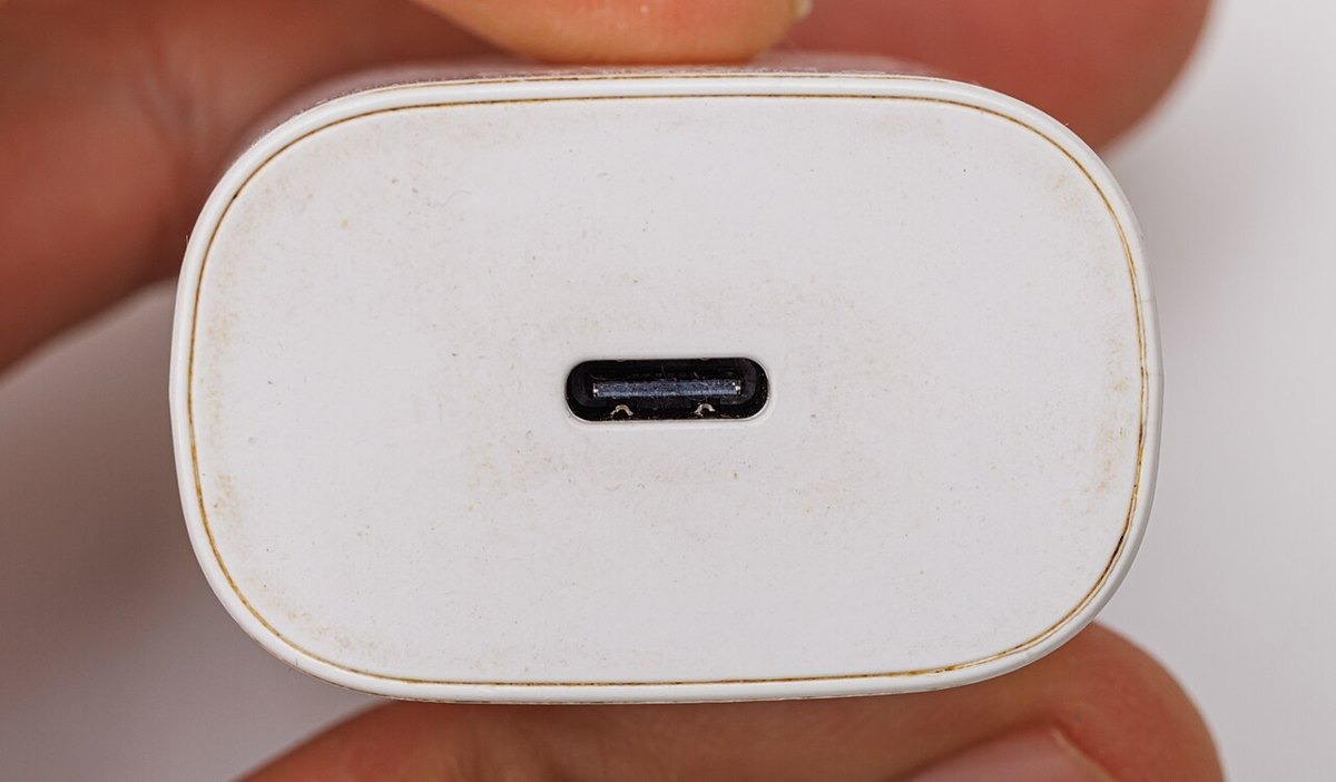 65W GaN charger — photo 1 of 3