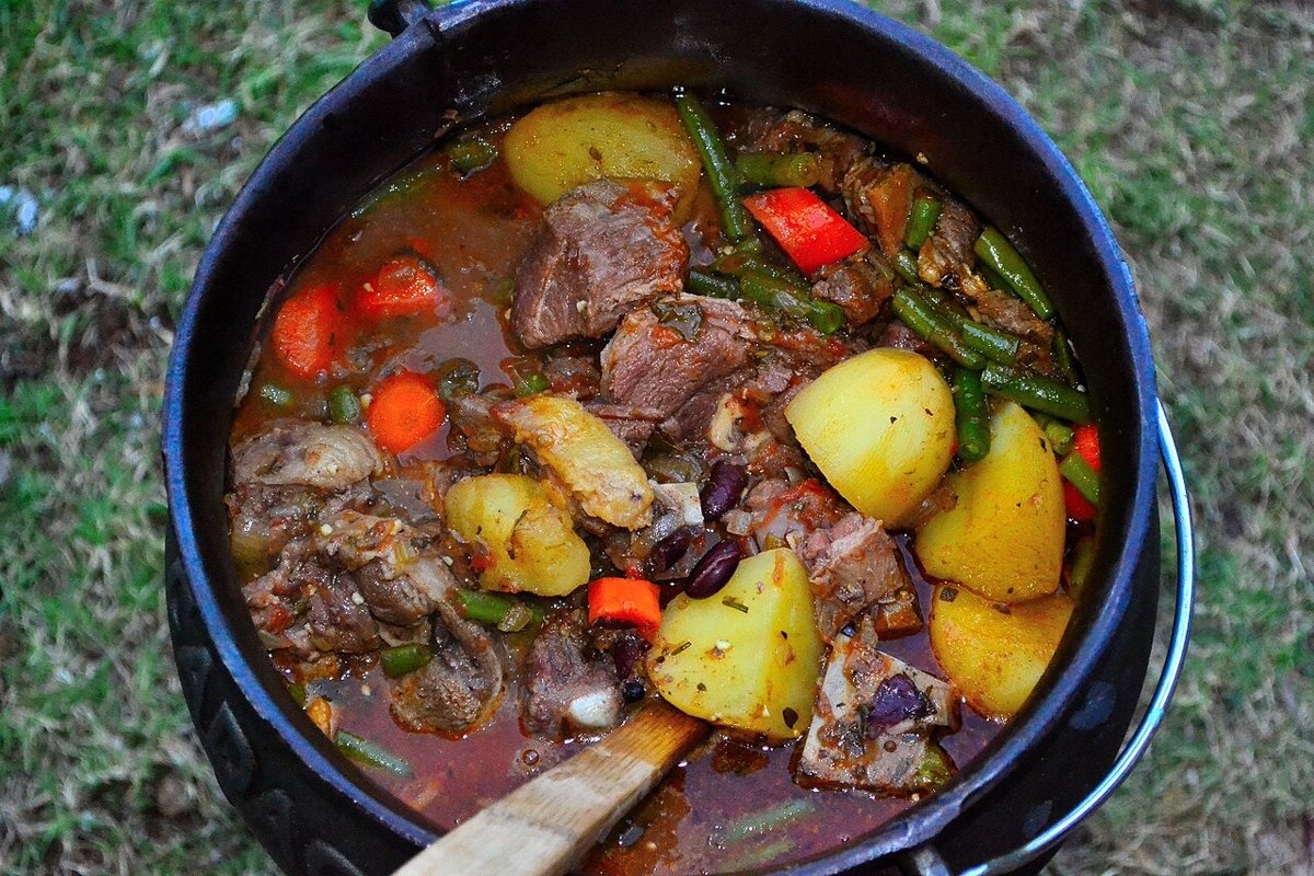 Cast iron potjie pot — photo 4 of 4