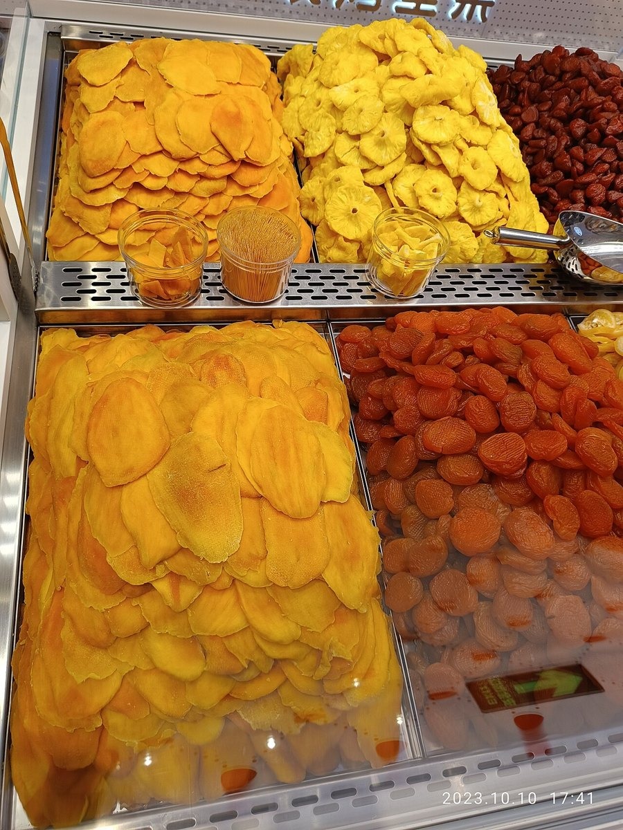 Dried mango slices — photo 1 of 2