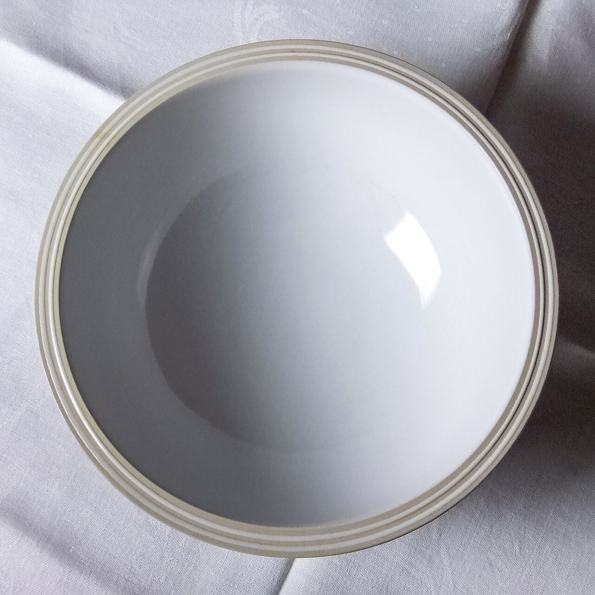 White stoneware serving bowl — photo 1 of 4