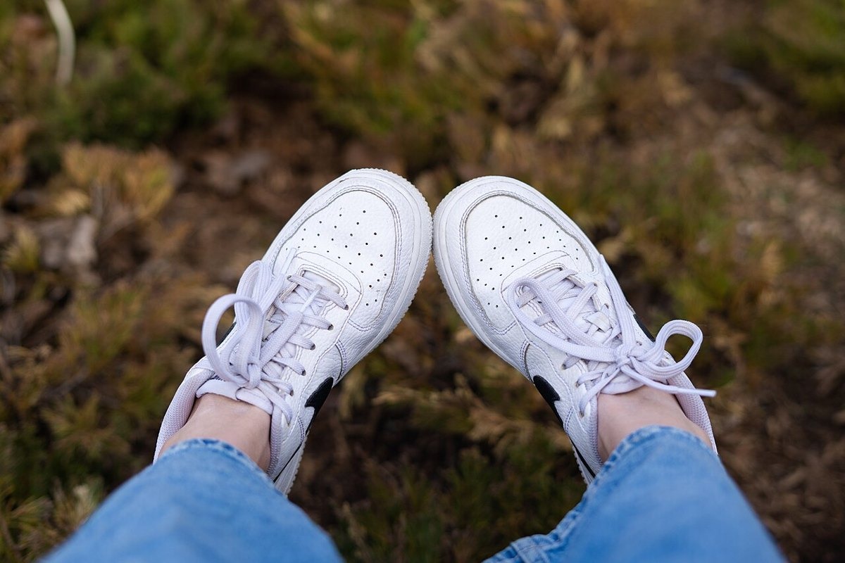 Leather court sneakers — photo 2 of 3