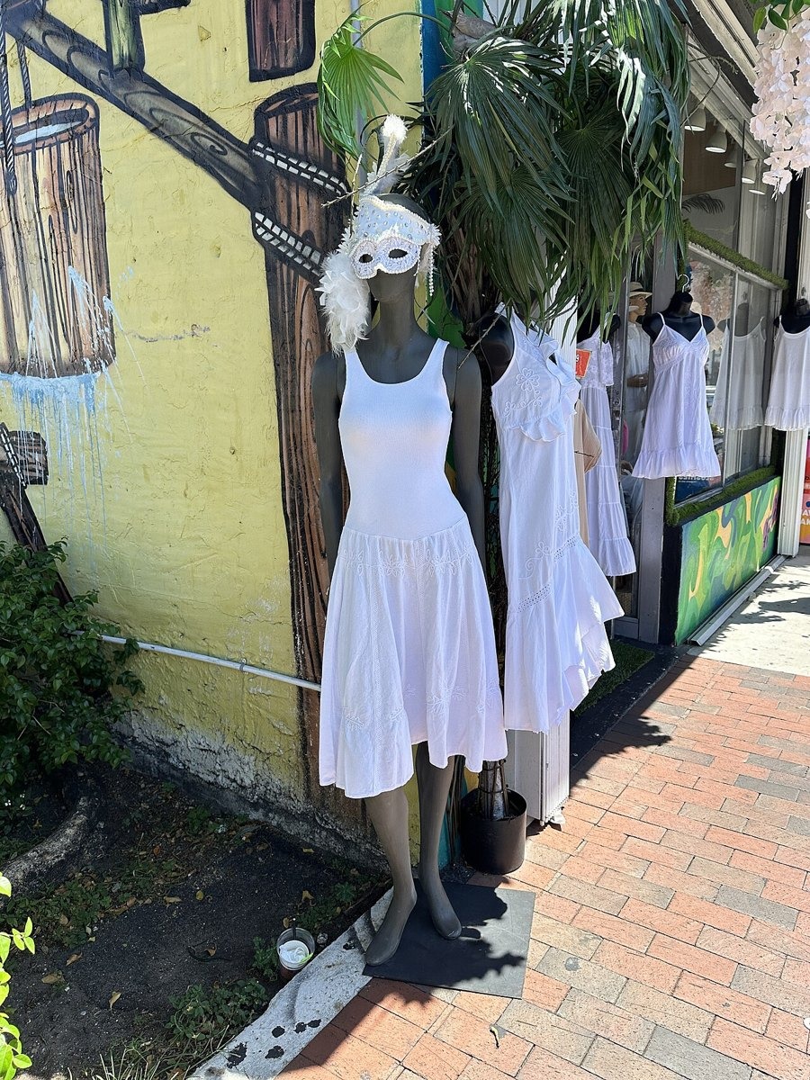 Women's wrap dress — photo 2 of 2