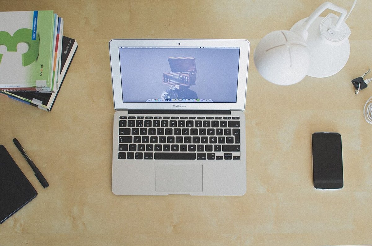 AeroBook 14 laptop — photo 1 of 4