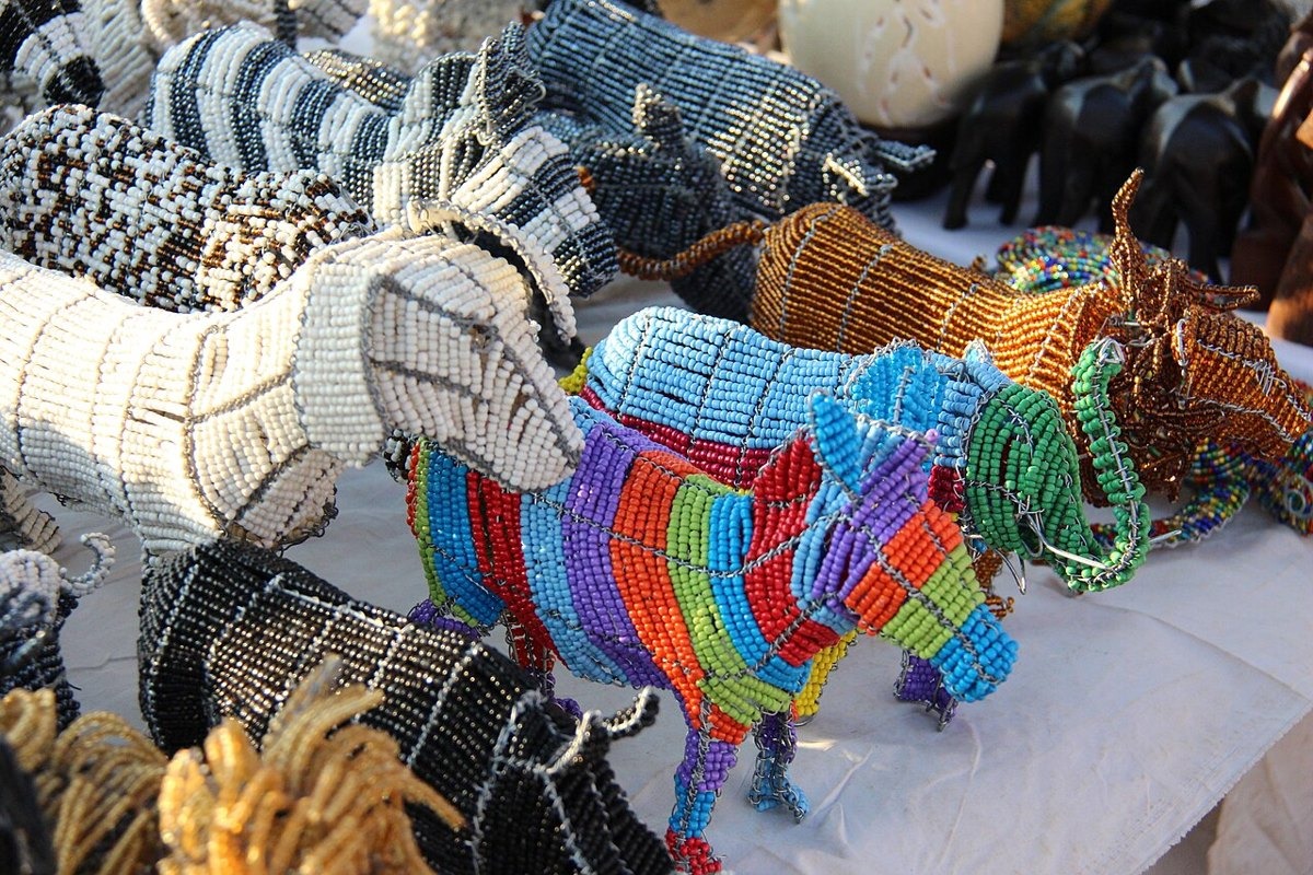 Wire and bead chameleon — photo 2 of 4