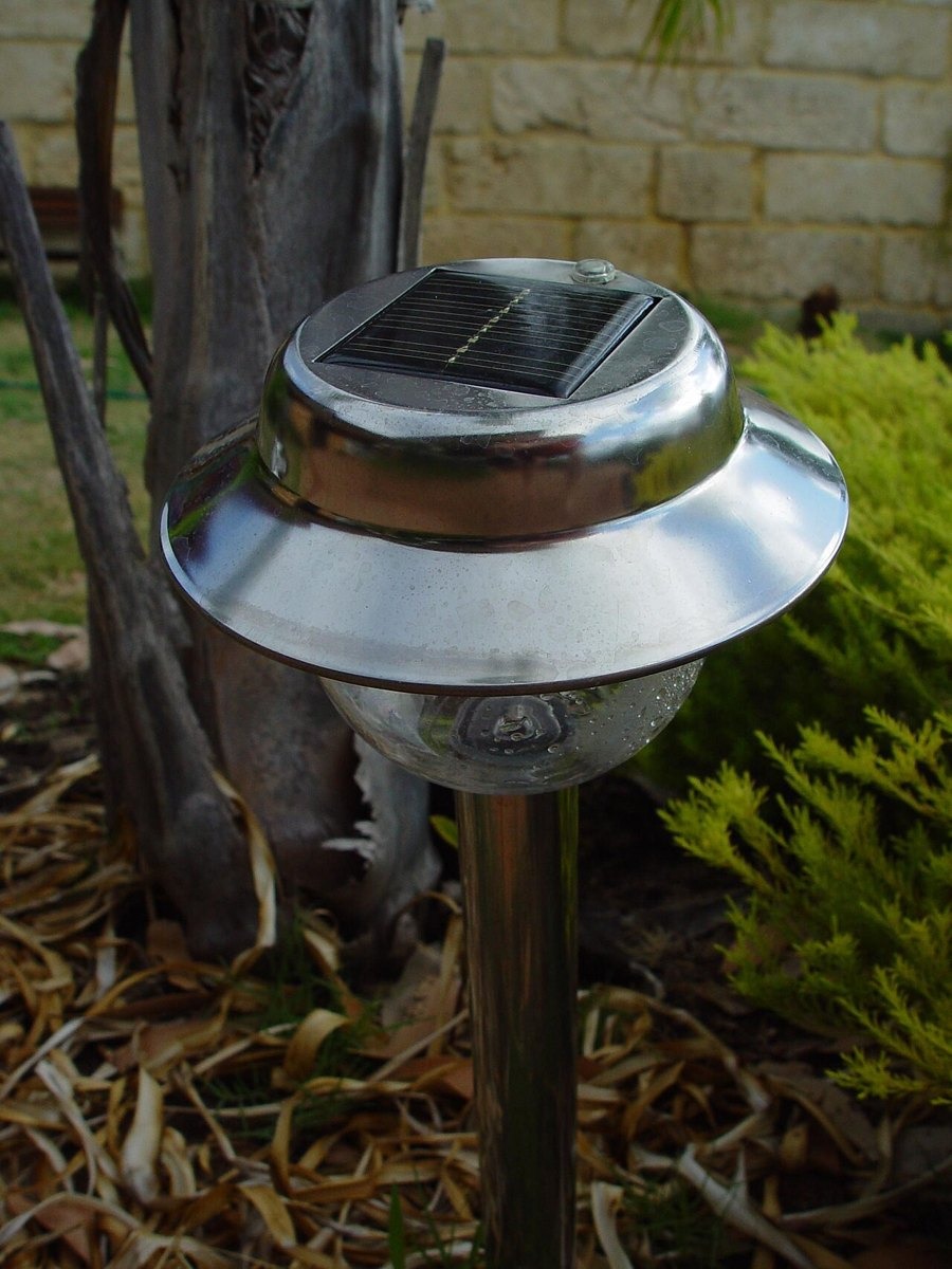 Solar garden lights — photo 1 of 3
